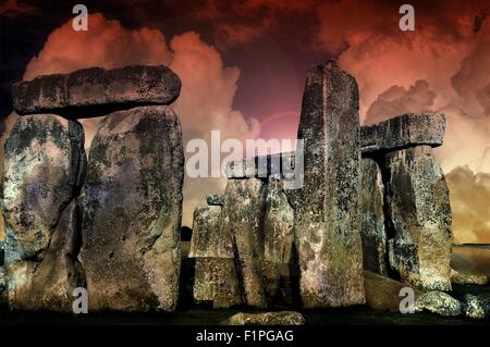 Geheimnisvolle Stonehenge. Horizontale Multi-gefilterte Stonehenge Foto/Illustration. Prähistorische Monument Stonehenge - Vereinigtes Königreich Stockfoto