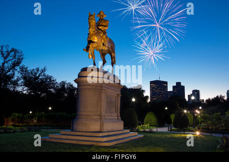 GEORGE WASHINGTON EQUESTRIAN STATUE PUBLIC GARDENS BOSTON SKYLINE MASSACHUSETTS, USA Stockfoto