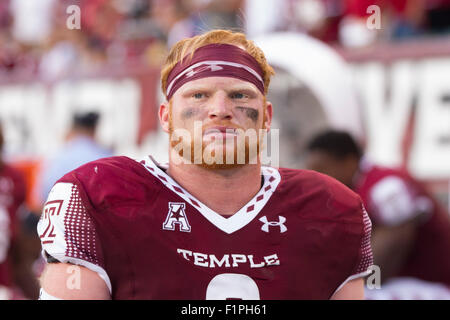 5. September 2015: Temple Owls Linebacker Tyler Matakevich (8) blickt auf in der NCAA Football-Spiel zwischen der Penn State Nittany Lions und den Tempel Eulen am Lincoln Financial Field in Philadelphia, Pennsylvania. Die Tempel-Eulen gewann 27-10. Christopher Szagola/CSM Stockfoto