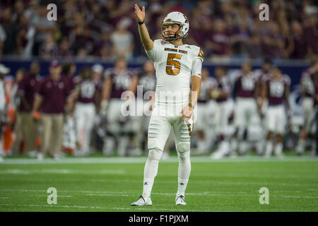 5. September 2015: Arizona State Sun Devils Ort Kicker bereitet Zane Gonzalez (5) für den Kick im 2. Halbjahr der NCAA Football-Spiel zwischen den Texas A & M Aggies und die Arizona State Sun Devils NRG-Stadion in Houston, TX. Die Aggies gewann 38-17.Trask Smith/CSM Stockfoto