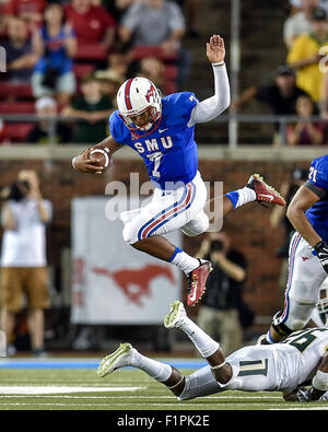 4. September 2015:. Southern Methodist Mustangs Quarterback Darrel Colbert Jr. (7) ein Tackling von Baylor Bears Safety Taion verkauft (26) während der NCAA Football-Spiel zwischen der Baylor Bears und die SMU Mustangs im Gerald J. Ford Stadium in Dallas, Texas.Baylor zu vermeiden versucht gewinnt 56-21.Manny Flores/CSM Stockfoto