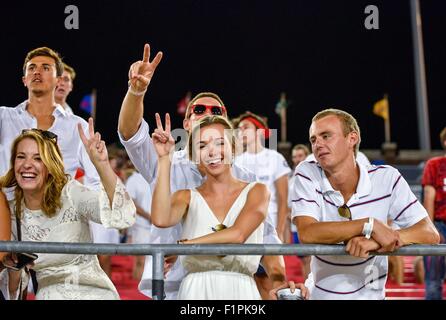 4. September 2015:. SMU-Fans jubeln während der NCAA Football-Spiel zwischen der Baylor Bears und die SMU Mustangs im Gerald J. Ford Stadium in Dallas, gewinnt Texas.Baylor 56 21.Manny Flores/CSM Stockfoto