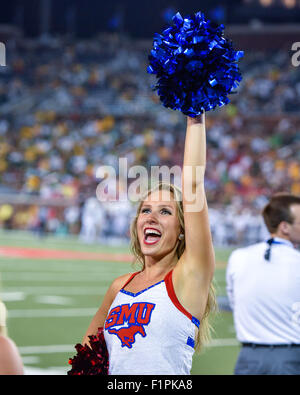 4. September 2015:. SMU Cheerleader führt während der NCAA Football-Spiel zwischen der Baylor Bears und die SMU Mustangs im Gerald J. Ford Stadium in Dallas, Texas.Baylor gewinnt 56-21.Manny Flores/CSM Stockfoto