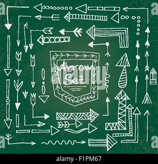 Handgezeichnete Pfeilsymbole auf grüne Tafel gesetzt. Vektor-Illustration Stock Vektor