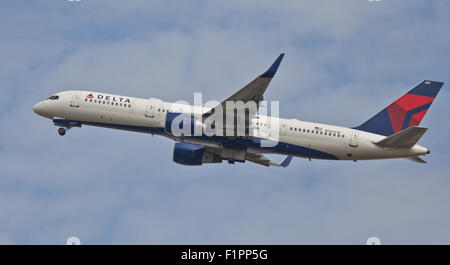Delta Air Lines Boeing 757 N702Tw vom Flughafen London Heathrow LHR Stockfoto