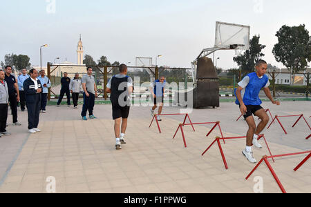 Kairo, Ägypten. 6. Sep, 2015. Ägyptens Präsident Abdel Fattah al-Sisi besucht der Militärschule in Kairo, 6. September 2015 © ägyptische Präsident Büro/APA Bilder/ZUMA Draht/Alamy Live News Stockfoto