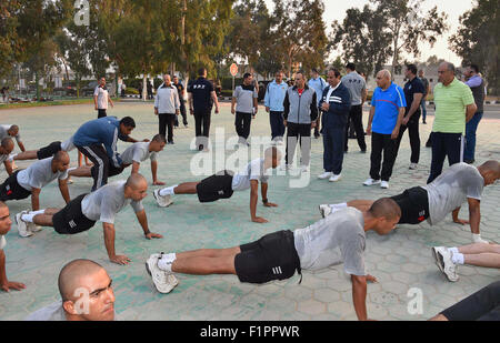 Kairo, Ägypten. 6. Sep, 2015. Ägyptens Präsident Abdel Fattah al-Sisi besucht der Militärschule in Kairo, 6. September 2015 © ägyptische Präsident Büro/APA Bilder/ZUMA Draht/Alamy Live News Stockfoto