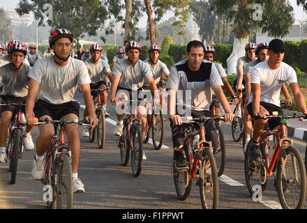 Kairo, Ägypten. 6. Sep, 2015. Ägyptens Präsident Abdel Fattah al-Sisi besucht der Militärschule in Kairo, 6. September 2015 © ägyptische Präsident Büro/APA Bilder/ZUMA Draht/Alamy Live News Stockfoto