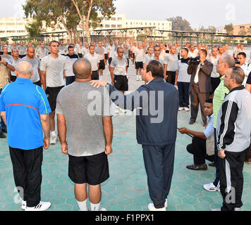 Kairo, Ägypten. 6. Sep, 2015. Ägyptens Präsident Abdel Fattah al-Sisi besucht der Militärschule in Kairo, 6. September 2015 © ägyptische Präsident Büro/APA Bilder/ZUMA Draht/Alamy Live News Stockfoto