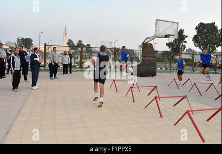 Kairo, Ägypten. 6. Sep, 2015. Ägyptens Präsident Abdel Fattah al-Sisi besucht der Militärschule in Kairo, 6. September 2015 © ägyptische Präsident Büro/APA Bilder/ZUMA Draht/Alamy Live News Stockfoto