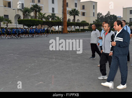 Kairo, Ägypten. 6. Sep, 2015. Ägyptens Präsident Abdel Fattah al-Sisi besucht der Militärschule in Kairo, 6. September 2015 © ägyptische Präsident Büro/APA Bilder/ZUMA Draht/Alamy Live News Stockfoto