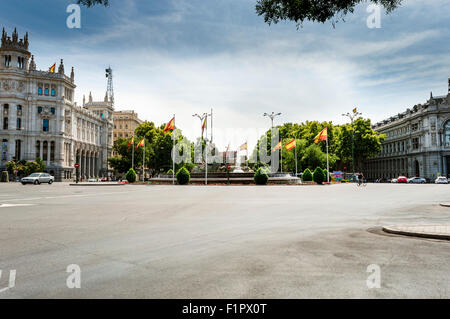 Madrid, Spanien - 3. September 2015: das Rathaus von Madrid, der Cibeles-Brunnen und der Banco de España. Stockfoto