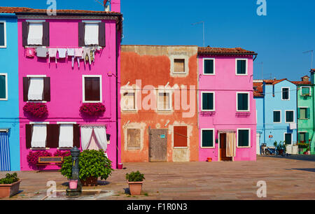 Vielzahl von verschiedenen bunten Häusern Lagune Burano Veneto Italien Stockfoto