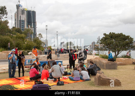 Sydney, Australien. 6. September 2015. Weberei Kreis in Barangaroo Reserve Park das eine Reihe von Community-Events in den nächsten 3 Monaten zur Feier der Eröffnung von 6 Hektar großen Park in Sydney innehat. Heutigen riesigen Picknick-Tag ist der erste von drei Essen-Themen-Events in den kommenden Wochen. Bildnachweis: model10/Alamy Live-Nachrichten Stockfoto