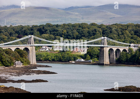 Menai-Brücke über die Menai strait zwischen Anglesey und North wales, uk Stockfoto