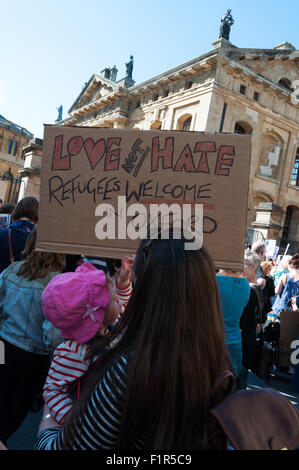 Oxford, Oxfordshire, Vereinigtes Königreich. 6. September 2015, Hunderte zukunftsorientierter Flüchtling Protest in Oxford. Bildnachweis: Stanislav Halcin/Alamy Live-Nachrichten Stockfoto