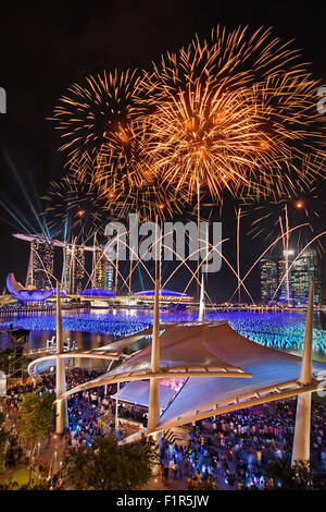 Feuerwerk am Marina Bay, Singapur Stockfoto