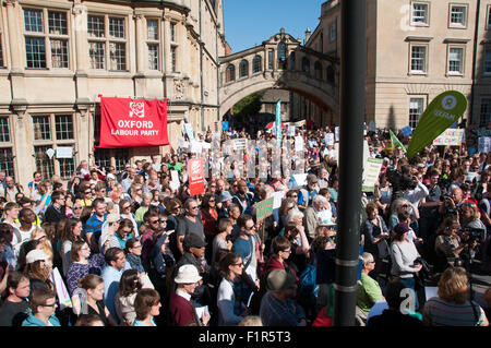 Oxford, Oxfordshire, Vereinigtes Königreich. 6. September 2015, Hunderte zukunftsorientierter Flüchtling Protest in Oxford. Bildnachweis: Stanislav Halcin/Alamy Live-Nachrichten Stockfoto