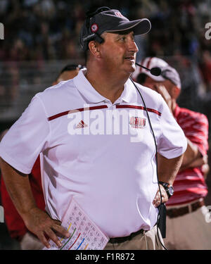 Fairfield, CT, USA. 5. Sep, 2015. : Heilige Herz Head Coach Mark Nofri gegen Saint Anselm während der 2. Hälfte des NCAA FCS Fußball Saisonauftakt in Campus Feld der Sacred Heart University in Fairfield, Connecticut Heiligsten Herzen gewann 43-19. Gary McCullough/CSM/Alamy Live-Nachrichten Stockfoto