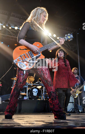 Fredericksburg, Virginia, USA. 6. Sep, 2015. ANN WILSON und NANCY WILSON von der Rockband "Herz" im Pancho Villa Pavillion in Fredricksburg durchführen. Bildnachweis: Tina Fultz/ZUMA Draht/Alamy Live-Nachrichten Stockfoto