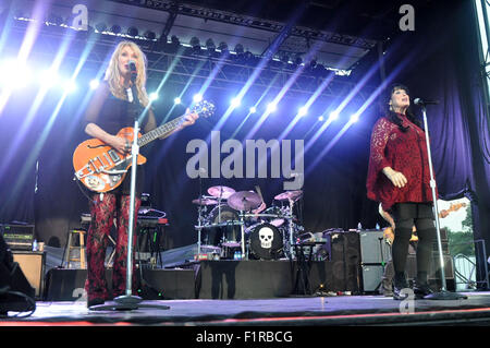 Fredericksburg, Virginia, USA. 6. Sep, 2015. ANN WILSON und NANCY WILSON von der Rockband "Herz" im Pancho Villa Pavillion in Fredricksburg durchführen. Bildnachweis: Tina Fultz/ZUMA Draht/Alamy Live-Nachrichten Stockfoto