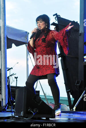 Fredericksburg, Virginia, USA. 6. Sep, 2015. ANN WILSON und NANCY WILSON von der Rockband "Herz" im Pancho Villa Pavillion in Fredricksburg durchführen. Bildnachweis: Tina Fultz/ZUMA Draht/Alamy Live-Nachrichten Stockfoto