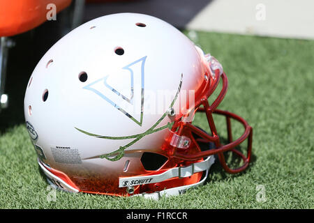 Pasadena, CA. 5 Sep 2015. Virginia Cavalier Helm im Spiel zwischen den Virginia Cavaliers und die UCLA Bruins und der Rose Bowl in Pasadena, CA. Fotograf: Peter Joneleit für Cal Sport Media/Alamy Live News Stockfoto