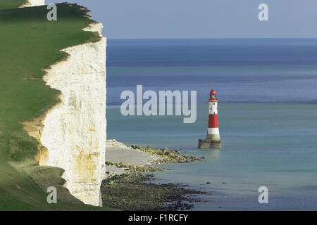 Berühmten weißen Klippen entlang der Küste von Sussex am Beachy Head. South Downs treffen den Ärmelkanal Stockfoto