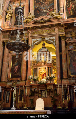 Hauptaltar mit Tabernakel an die Cordoba Nuestra Señora de Moschee die Annahme-Kathedrale Stockfoto