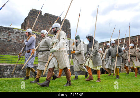 Reenactors mark 700 Jahre, da die Schotten unter der Leitung von Robert The Bruce Belagerung zu englischen Carlisle Castle legte Stockfoto