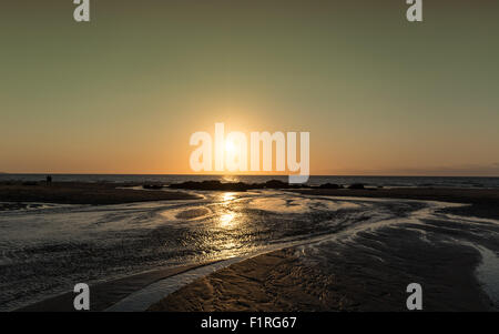 Porthtowan, Cornwall, UK. 6. September 2015. Großbritannien Wetter. Sonnenuntergang nach einem sonnigen Tag in Cornwall, markiert das Ende der Sommerferien. Bildnachweis: Simon Maycock/Alamy Live-Nachrichten Stockfoto