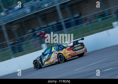 Rockingham Speedway, UK. 6. Sep, 2015. Hunter Abbott und Exocet AlcoSense Laufwerke während der Dunlop MSA British Touring Car Championship auf dem Rockingham Speedway am 6. September 2015 in CORBY, Großbritannien Credit: Gergo Toth/Alamy Live News Stockfoto