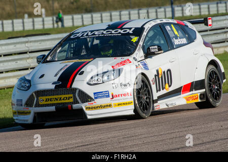 Rockingham Speedway, UK. 6. Sep, 2015. Mat Jackson und Motorbase Performance Laufwerke während der Dunlop MSA British Touring Car Championship auf dem Rockingham Speedway am 6. September 2015 in CORBY, Großbritannien Credit: Gergo Toth/Alamy Live News Stockfoto