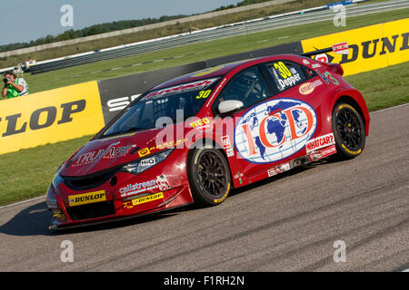 Rockingham Speedway, UK. 6. Sep, 2015. Martin Depper und Eurotech Racing Laufwerke während der Dunlop MSA British Touring Car Championship auf dem Rockingham Speedway am 6. September 2015 in CORBY, Großbritannien Credit: Gergo Toth/Alamy Live News Stockfoto