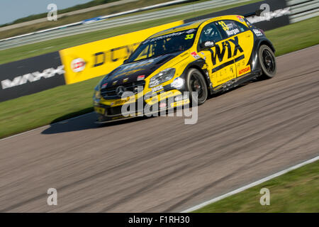 Rockingham Speedway, UK. 6. Sep, 2015. Adam Morgan und WIX Racing Laufwerke während der Dunlop MSA British Touring Car Championship auf dem Rockingham Speedway am 6. September 2015 in CORBY, Großbritannien Credit: Gergo Toth/Alamy Live News Stockfoto