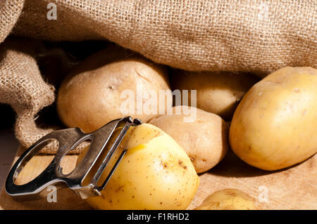 Kartoffeln außerhalb meschotschek jute Stockfoto