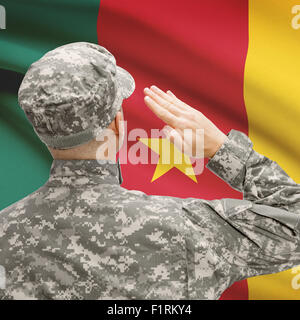 Nationale Streitkräfte mit Flagge auf konzeptionellen Hintergrund Serie - Kamerun Stockfoto