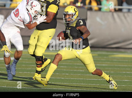 Autzen Stadium, Eugene, OR, USA. 5. Sep, 2015. während der NCAA Football-Spiel zwischen den Enten und den östlichen Eagles US-Bundesstaat Washington Autzen Stadium, Eugene, OR. Larry C. Lawson/CSM/Alamy Live-Nachrichten Stockfoto