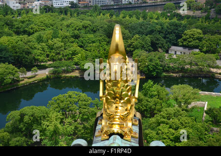 Luftaufnahme um Osaka Burg shooting von oben auf die Burg Osaka am 10. Juli 2015 in Osaka, Japan Stockfoto