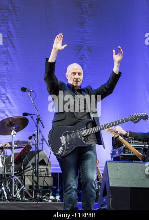 Ewhurst, Surrey, England, UK.  5. September 2015.  Midge Ure erscheint im Rock ' n ' PS-Veranstaltung statt, an der Hurtwood Park Polo Club, Ewhurst, Surrey, UK.  Die Veranstaltung wurde zur Unterstützung der Prostate Cancer UK. Stockfoto