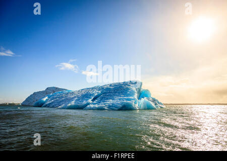 Eisberge schwimmen in Jökulsárlón Lagune von der südlichen Küste von Island Stockfoto