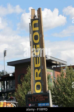 Autzen Stadium, Eugene, OR, USA. 5. Sep, 2015. Ein Oregon-Zeichen vor der Autzen Stadium vor dem Start der NCAA Football-Spiel zwischen den Enten und den östlichen Washington State Eagles Autzen Stadium, Eugene, OR. Larry C. Lawson/CSM/Alamy Live-Nachrichten Stockfoto