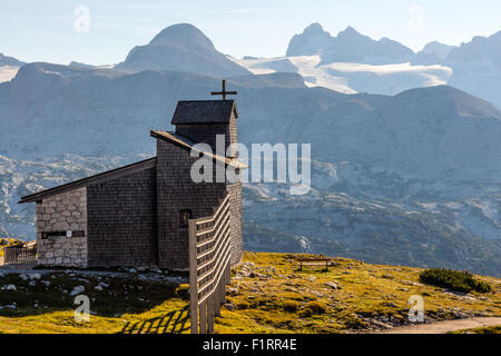 Kapelle am Dachstein auf dem Weg zur Aussichtsplattform "Five Fingers" Stockfoto