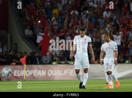 Konya, Türkei. 6. Sep, 2015. Wesley Sneijder (R) und Robin van Persie der Niederlande reagieren während der UEFA Euro 2016-Gruppe ein Qualifikationsspiel zwischen der Türkei und den Niederlanden in Konya in der Türkei am 6. September 2015. Die Niederlande verloren 0-3. Bildnachweis: He Canling/Xinhua/Alamy Live-Nachrichten Stockfoto