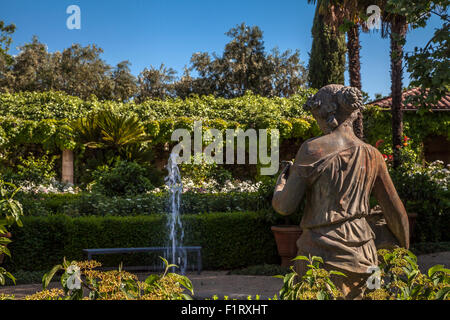 Statue im Garten des Château St. Jean Weinberge und Weinkeller, Kenwood, Sonoma, Kalifornien, USA Stockfoto