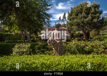 Statue im Garten des Château St. Jean Weinberge und Weinkeller, Kenwood, Sonoma, Kalifornien, USA Stockfoto