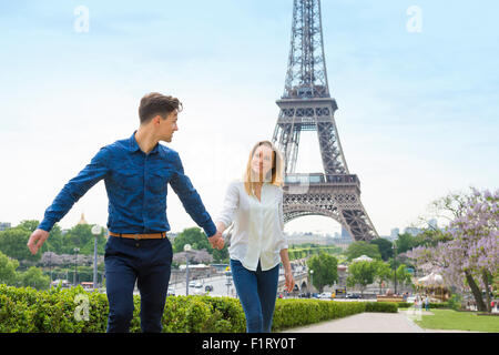 Paar Partnersuche in Paris Stockfoto