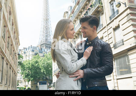 Paar Partnersuche in Paris Stockfoto