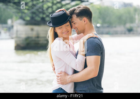 Paar Partnersuche in Paris Stockfoto