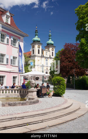 Strassencafé, St. Johann Church, Donaueschingen, Schwarzwald, Baden-Württemberg, Deutschland, Europa Stockfoto